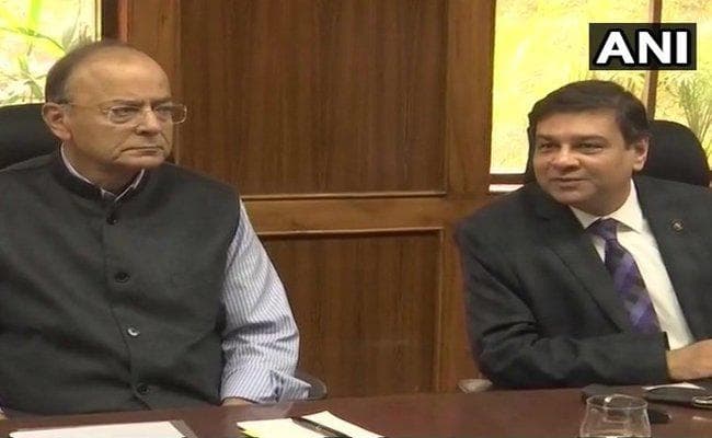 जेटली ने आरबीआइ निदेशक मंडल के साथ बैठक के बाद कहा-Fiscal Deficit चिंता का विषय नहीं