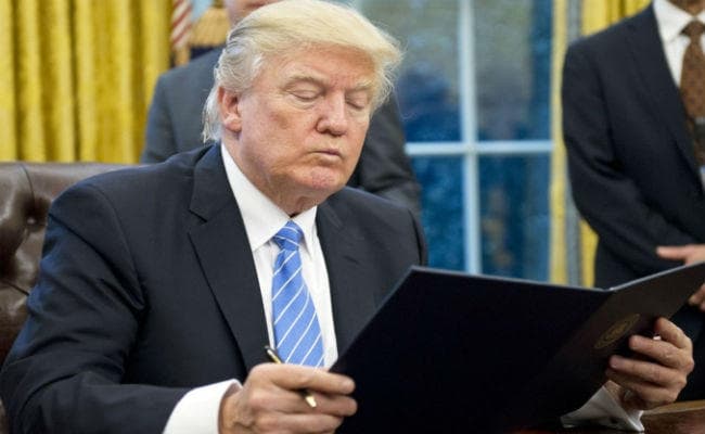 राष्ट्रपति ट्रंप से जुड़ी सूचनाएं देने के नाम पर रूसी शख्‍स ने अमेरिकी जासूसों से ऐंठे एक लाख डॉलर