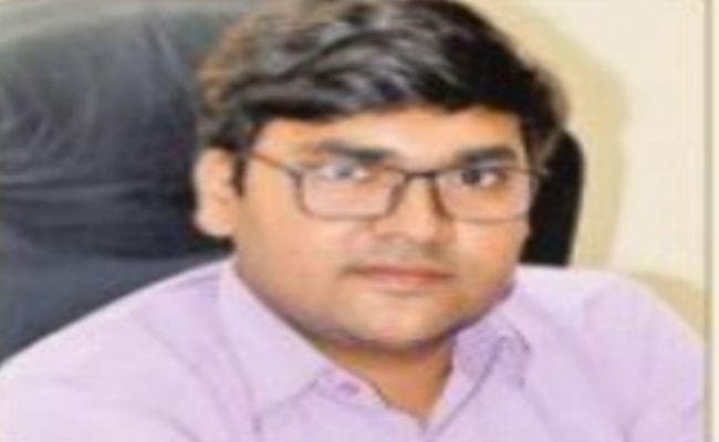 सुदूर ग्रामीण क्षेत्र से पढ़ाई कर IAS बने कुलदीप चौधरी, अभी हैं धनबाद के डीडीसी