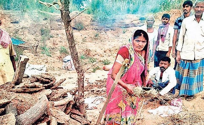 अधेड़ की मौत बनी पहेली, पत्नी ने दी मुखाग्नि, बहू ने ससुर पर लगाया था ये गंभीर आरोप