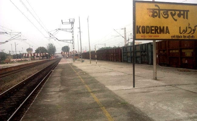 तिलैया-कोडरमा रेलखंड : 110 की स्पीड से ट्रेन दौड़ा कर किया गया तिलैया-खेरौंध रेलखंड का परीक्षण