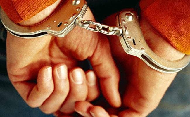 क्लाउडेड लेपर्ड की खाल के साथ दो तस्कर गिरफ्तार