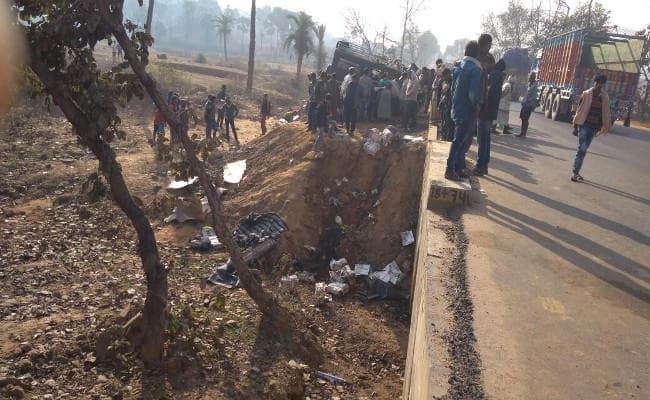 Jharkhand : दुमका में फिर दुर्घटना, बिहार से झारखंड आ रहा कमांडर पलटा, 8 लोगों की मौत