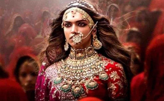 इंदौर में पुलिस के साये में पर्दे पर उतरी ''पद्मावत''