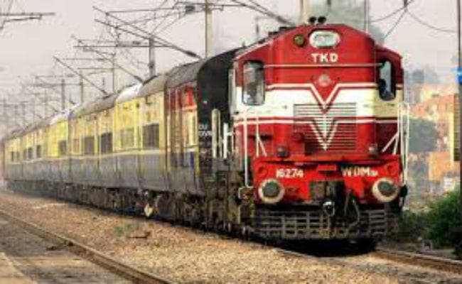 ट्रेन छूट जाए तो क्या करें, खाने के ज्यादा पैसे वसूलें जाए तो क्या करें, पढ़ें रेलवे के जरूरी नियम