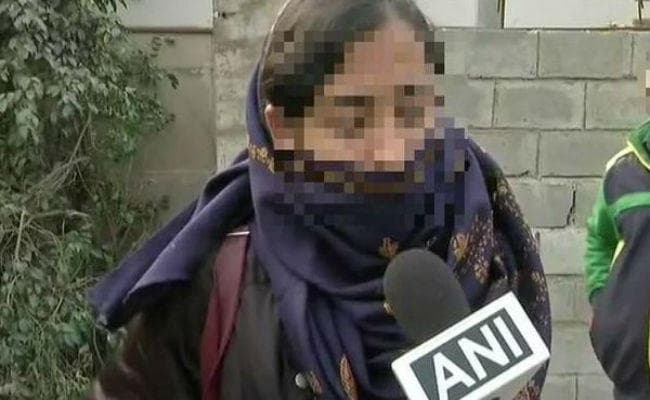 DU की लड़की के साथ चलती बस में बदतमीजी, वीडियो बनाकर सोशल मीडिया में पोस्ट किया