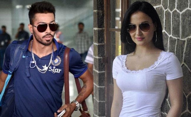 क्‍या हार्दिक पांड्या को डेट कर रही हैं एली अवराम? एक्‍ट्रेस ने दिया ये जवाब