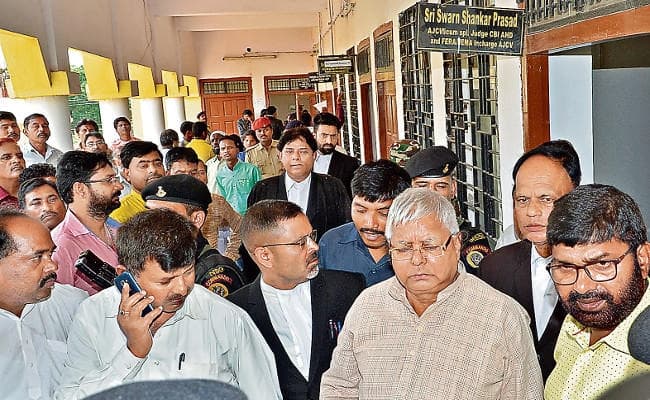 लालू प्रसाद बोले : भ्रष्ट नीतीश ने भाजपा के डर से रातोंरात पाला बदला