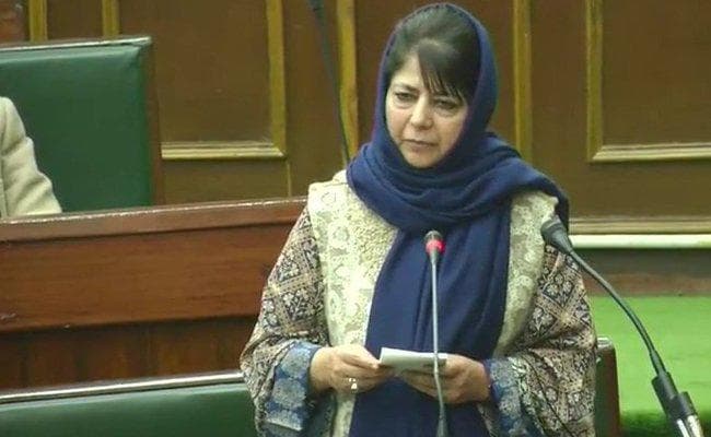 श्रीनगर में सीआरपीएफ कैंप पर हमले के बाद महबूबा ने की पाक से बातचीत की पैरवी