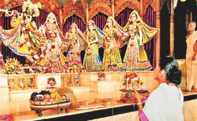 बंगाल : वर्ल्ड टूरिज्म सर्किट सेंटर के निर्माण में मदद करेगी राज्य सरकार, इस्कॉन मंदिर में सीएम ने की पूजा