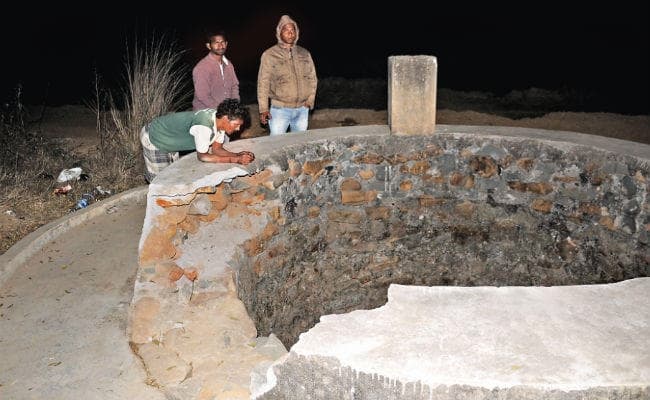 झारखंड : एलबीएसएम के तीन छात्र कुएं में गिरे, एक को निकाला, दो की मौत