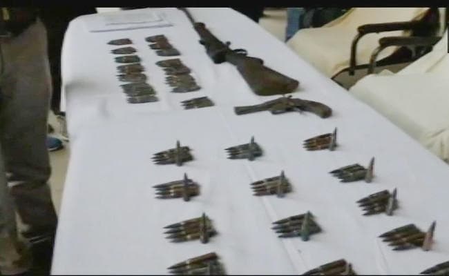 Jharkhand : हथियारों के साथ चार हार्डकोर नक्सली गिरफ्तार