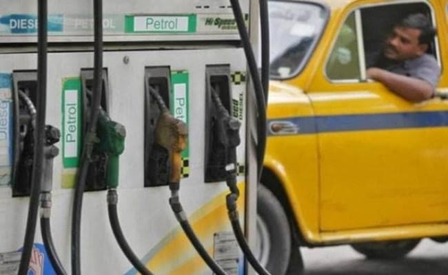 सस्‍ता हुआ डीजल-पेट्रोल, अभी और घटेंगी कीमतें
