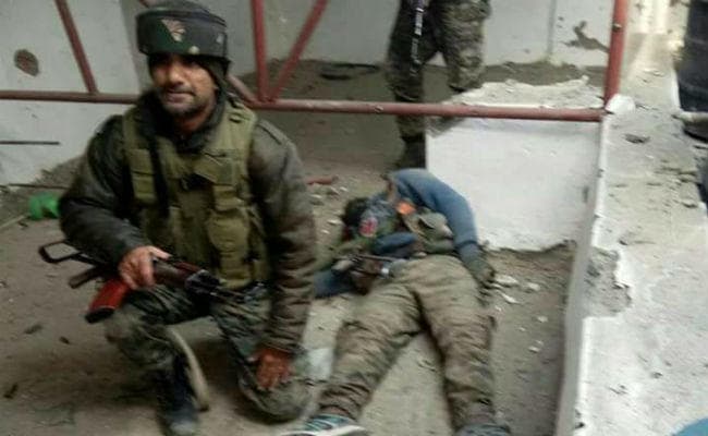 श्रीनगर में मुठभेड़ जारी, दो आतंकियों को सुरक्षाबलों ने मार गिराया