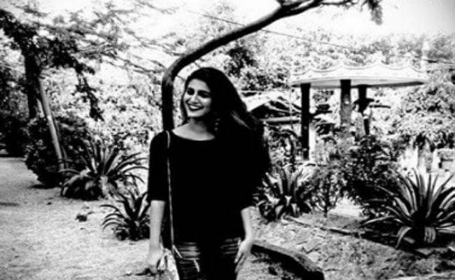 प्रिया प्रकाश वारियर ने सनी लियोनी को चटायी धूल, जानें कैसे