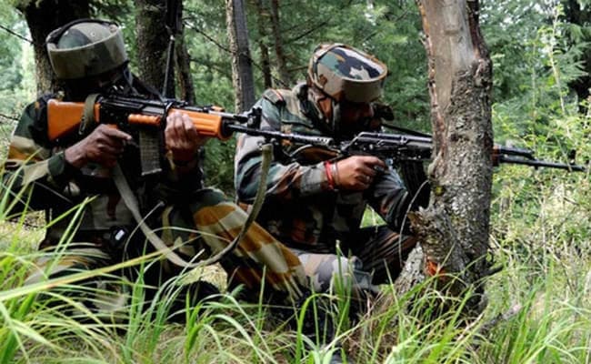 मंगोलियाई जवानों को स्नाइपर निशानेबाजी की ट्रेनिंग दे रहे हैं बीएसएफ के जवान