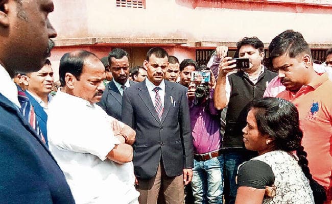 झारखंड : गृह क्षेत्र में सीएम, कहा, चप्पल उद्योग से जुड़ेंगी महिलाएं