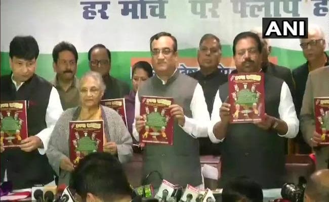 केजरीवाल सरकार ने गिनाई तीन साल की उपलब्धियां, आरोप लगाने साथ आये शीला-माकन