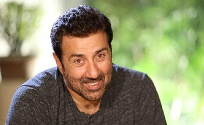 वेलेंटाइन डे पर सनी देओल का यह रहस्यमयी ट्वीट किसके लिए है?
