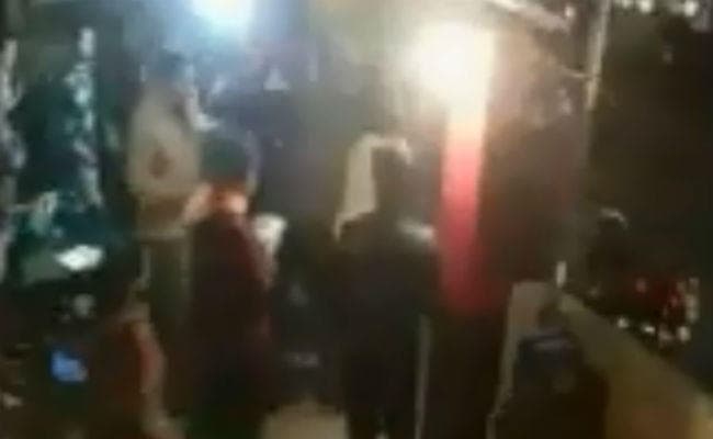 #VIDEO : भाजपा की महिला नेता ने पुलिसकर्मी को जड़ दिया थप्पड़
