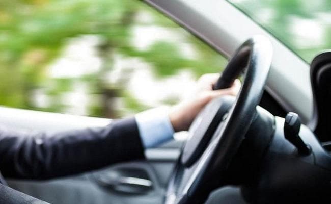 जदयू नेता की गाड़ी का दरवाजा खुलवाया तो हैरान रह गयी पुलिस, उसके बाद...