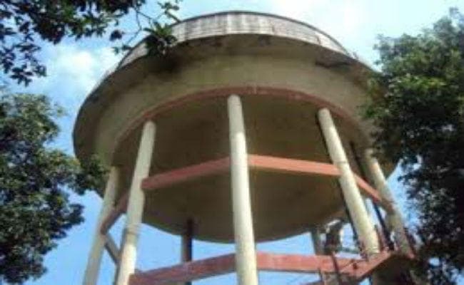 धनबाद : ''बसंती'' को पाने के लिए बोर्रागढ़ के ''बीरू'' ने पानी टंकी से कूद कर दी जान