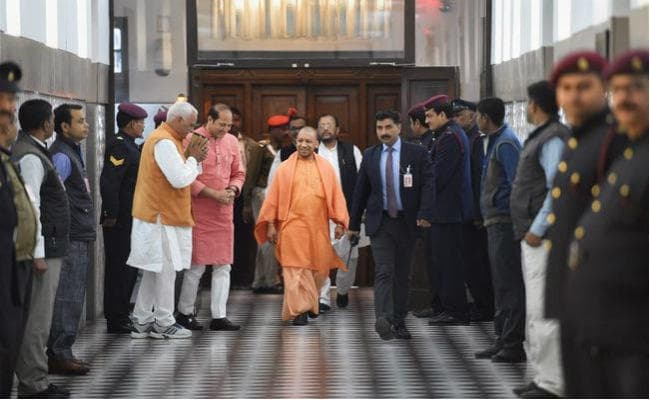 उत्तरप्रदेश : न हो सरकार की किरकिरी, योगी ने बजट से पहले बुलाई आपात कैबिनेट बैठक