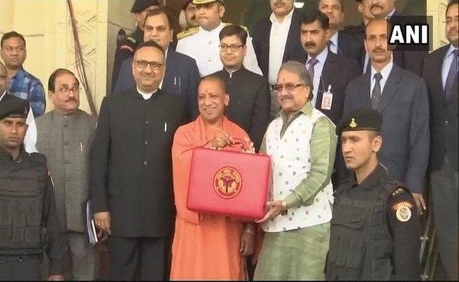 उत्तर प्रदेशः वित्तीय वर्ष 2018-19 के लिये चार लाख 28 हजार 384 करोड़ 52 लाख का बजट पेश