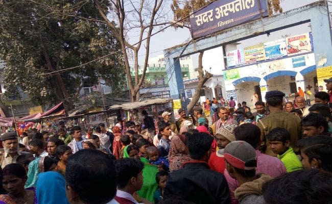 सीवान : एंटी रैबीज वैक्सीन को लेकर लोगों ने किया हंगामा, स्वास्थ्य मंत्री ने कहा- आज रात तक आ जायेंगी वैक्सीन