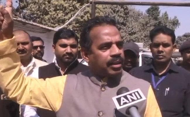 VIDEO : शहीद के बारे में यह क्या बोल गये बिहार सरकार में मंत्री विनोद सिंह, गरमायी राजनीति