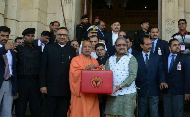 यूपी बजट के बाद सीएम योगी ने कहा, 1,37,000 शिक्षकों की होगी बहाली