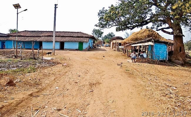 झारखंड: उग्रवाद प्रभावित था गढ़वा का ये गांव, नक्सलियों के गोलियों की दहशत भी नहीं झुका सकी इनके देश प्रेम को