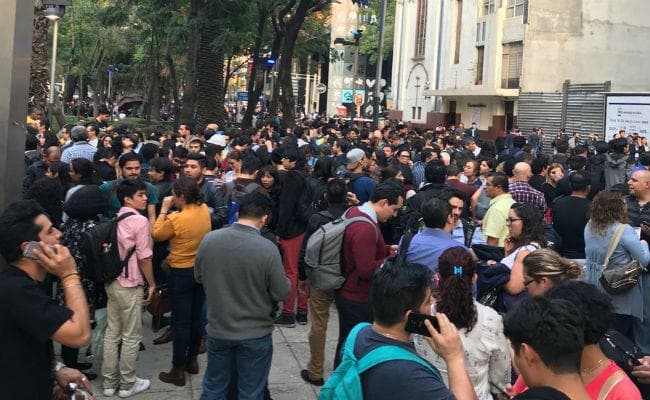 VIDEO: 7.5 तीव्रता के भूकंप से हिला मेक्सिको, देखिए कैसे हिलने लगी इमारतें