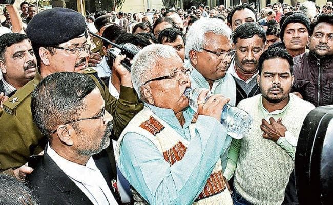 बोले लालू यादव- बीजेपी का कौन सा नेता खेत जोतकर खा रहा है, सब तो लूटकर खा रहे हैं