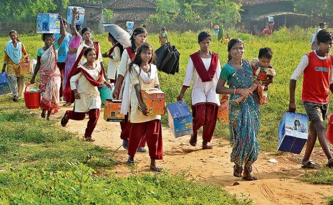 प्रभात खबर के संकल्‍प और शुरुआत से निकली राह, गोद लिये गांवों में प्रभात खबर ने वितरित की यह सामग्री