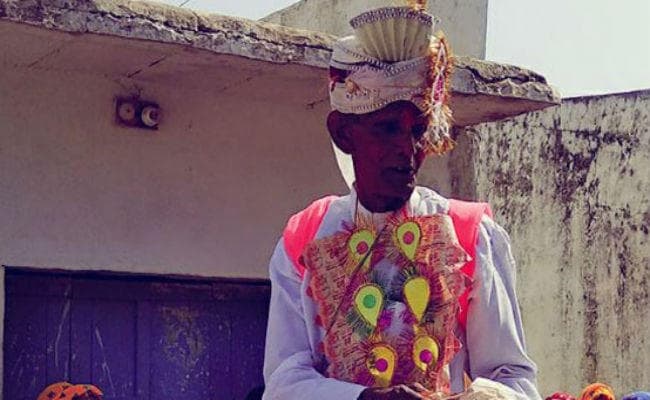 बेटे के लिए बुजुर्ग ने 53 साल छोटी महिला से की शादी