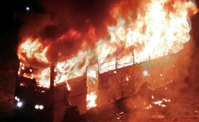 बिहार : पटना में बारातियों से भरी बस पलटी, 7 की मौत, 35 घायल, गुस्सायी भीड़ ने बस फूंकी