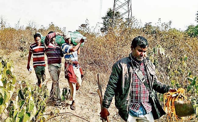 झारखंड : ....जानिए क्‍यों पुलिस ने 7 दिन बाद कब्र से निकाला महिला का शव