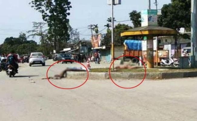 बच्‍ची से रेप और हत्‍या के आरोपियों को भीड़ ने थाने से निकालकर पीटा, जिंदा जलाया