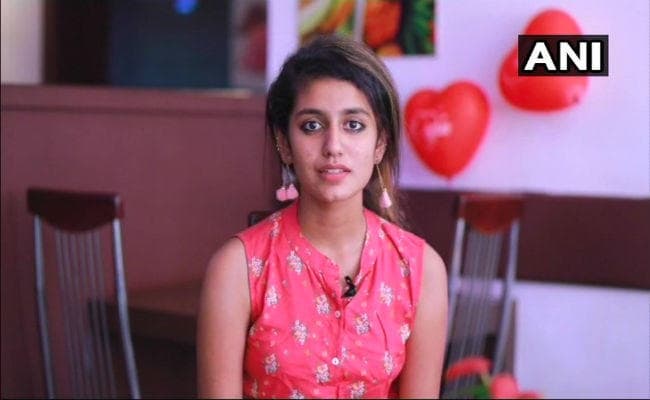 प्रिया प्रकाश वारियर की याचिका पर सुप्रीम कोर्ट में अब कल होगी सुनवाई