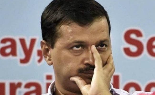 अरविंद केजरीवाल : एक पूर्व अफसर की अफसरों से बार-बार क्यों हो जाती है लड़ाई?