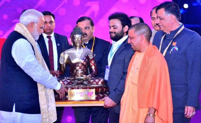 #UPInvestorsSummit देश के दो डिफेंस इंडस्ट्रियल कॉरिडोर्स में से एक UP में : PM मोदी