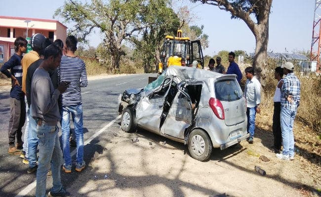 खूंटी में भीषण सड़क दुर्घटना, कार और बस के बीच सीधी भिड़ंत, तीन की मौत, 4 घायल
