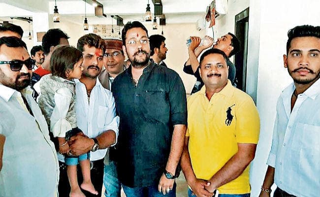 झारखंड : भोजपुरी एक्टर खेसारी लाल पहुंचे रजरप्पा, कहा, मां छिन्नमस्तिके की महिमा अपरंपार