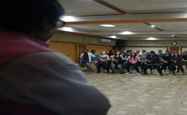 फिल्म ‘102 नॉट आउट''  में बच्चन के बोल और आवाज भी