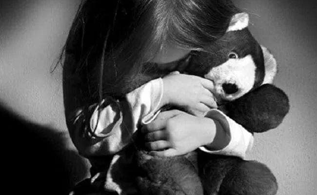 टीवी दिखाने के बहाने 7 वर्षीय बच्ची से दुष्कर्म का प्रयास, फरार आरोपी की तलाश में जुटी पुलिस