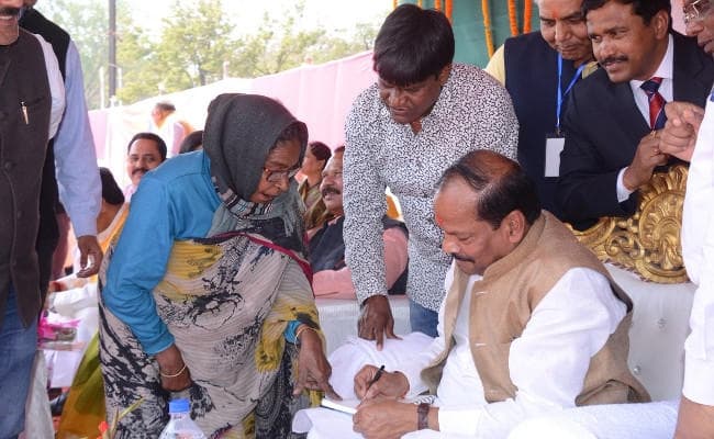 कार्यकर्ताओं से बोले रघुवर : सभी लोकसभा और विधानसभा सीटें जीतने के लिए काम करें