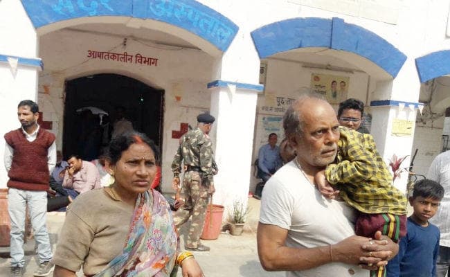 सीवान : पिटाई के विरोध में चिकित्सकों ने ठप की स्वास्थ्य सेवा, इलाज के अभाव में बच्चे ने तोड़ा दम