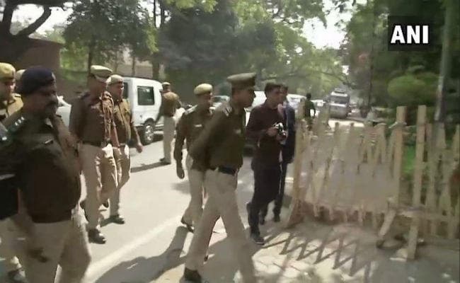 ''आप '' विघायकों को नहीं मिली जमानत, पुलिस ने केजरीवाल के घर से जब्त किये  21 कैमरे