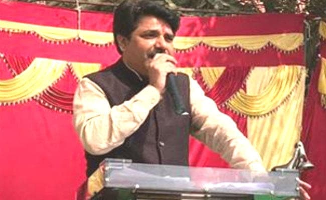 AAP MLA नरेश बलियान ने कहा अंशु प्रकाश जैसे अफसरों को पीटना चाहिए, VIDEO